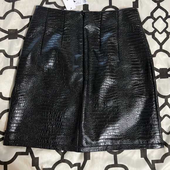 Leather mini skirt- black - Picture 2 of 6